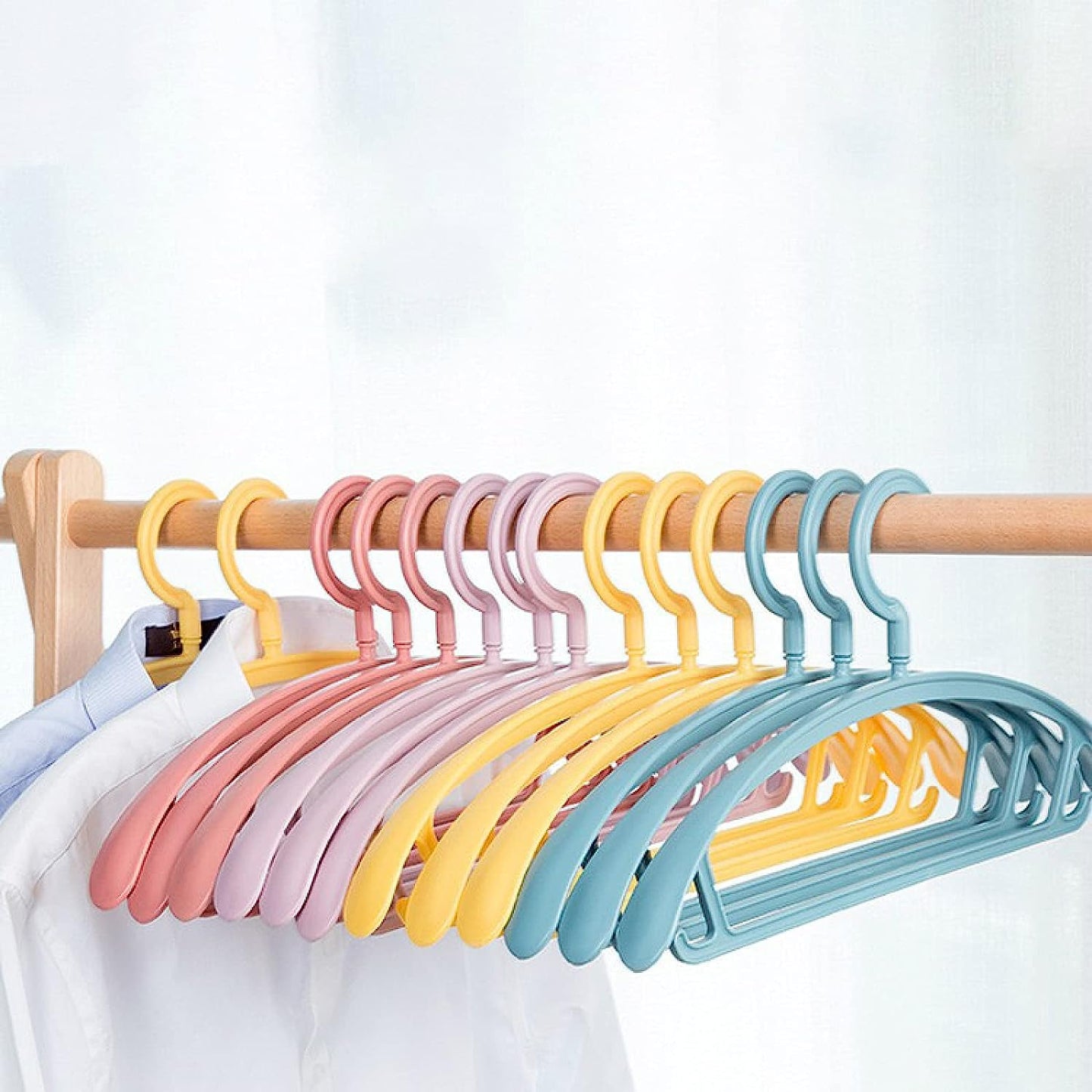 0231 Plastic Hangers Clothes Hangers - Lightweight Space Saving Hangers - Standard Hangers For Clothes - Durable Slim  Sleek Hangers (10pc)