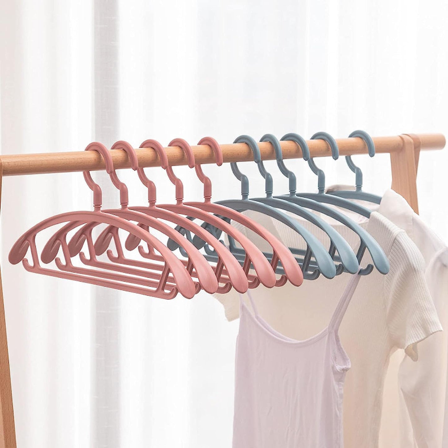 0231 Plastic Hangers Clothes Hangers - Lightweight Space Saving Hangers - Standard Hangers For Clothes - Durable Slim  Sleek Hangers (10pc)